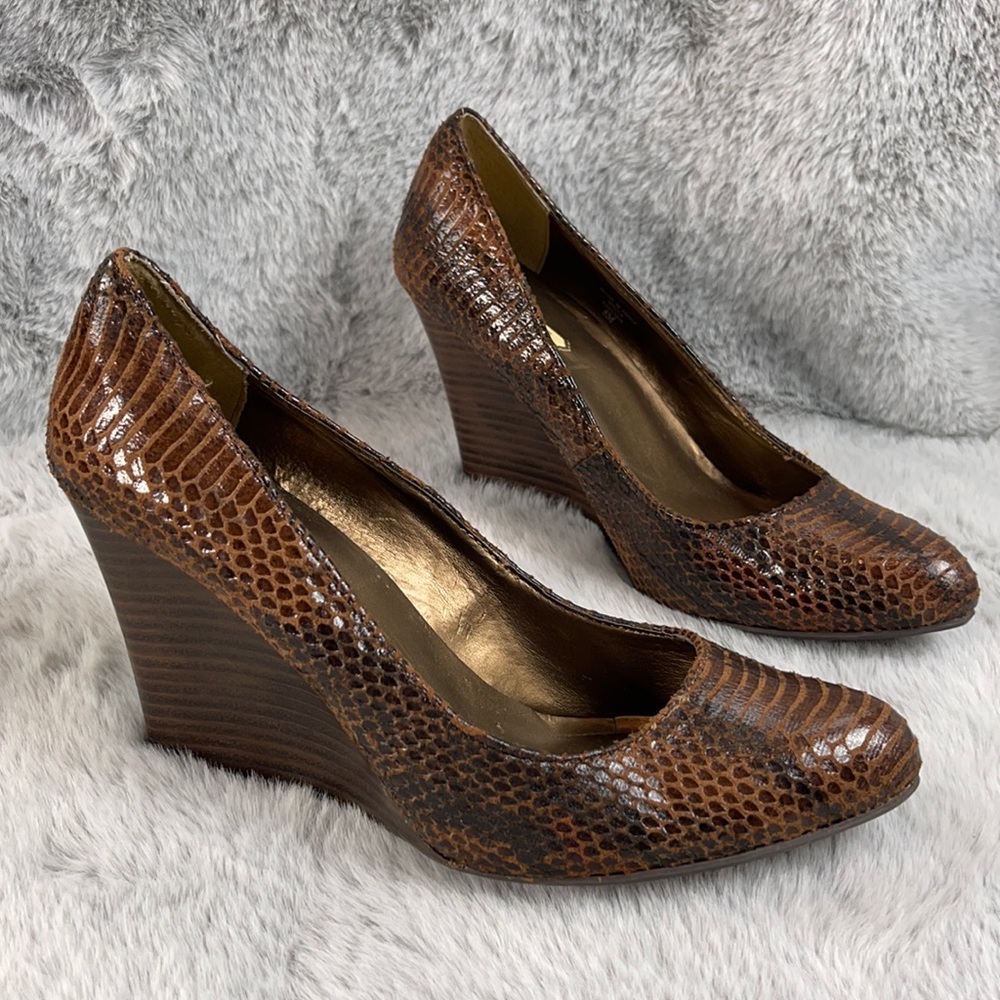 Max studio snakeskin look wedge leather brown shoe
